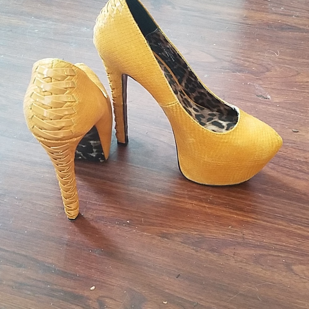 Shoe